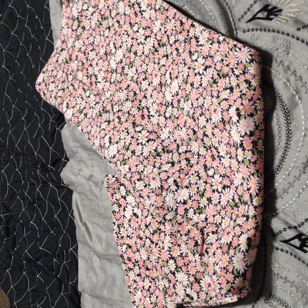Chaus floral capris women's size 12
